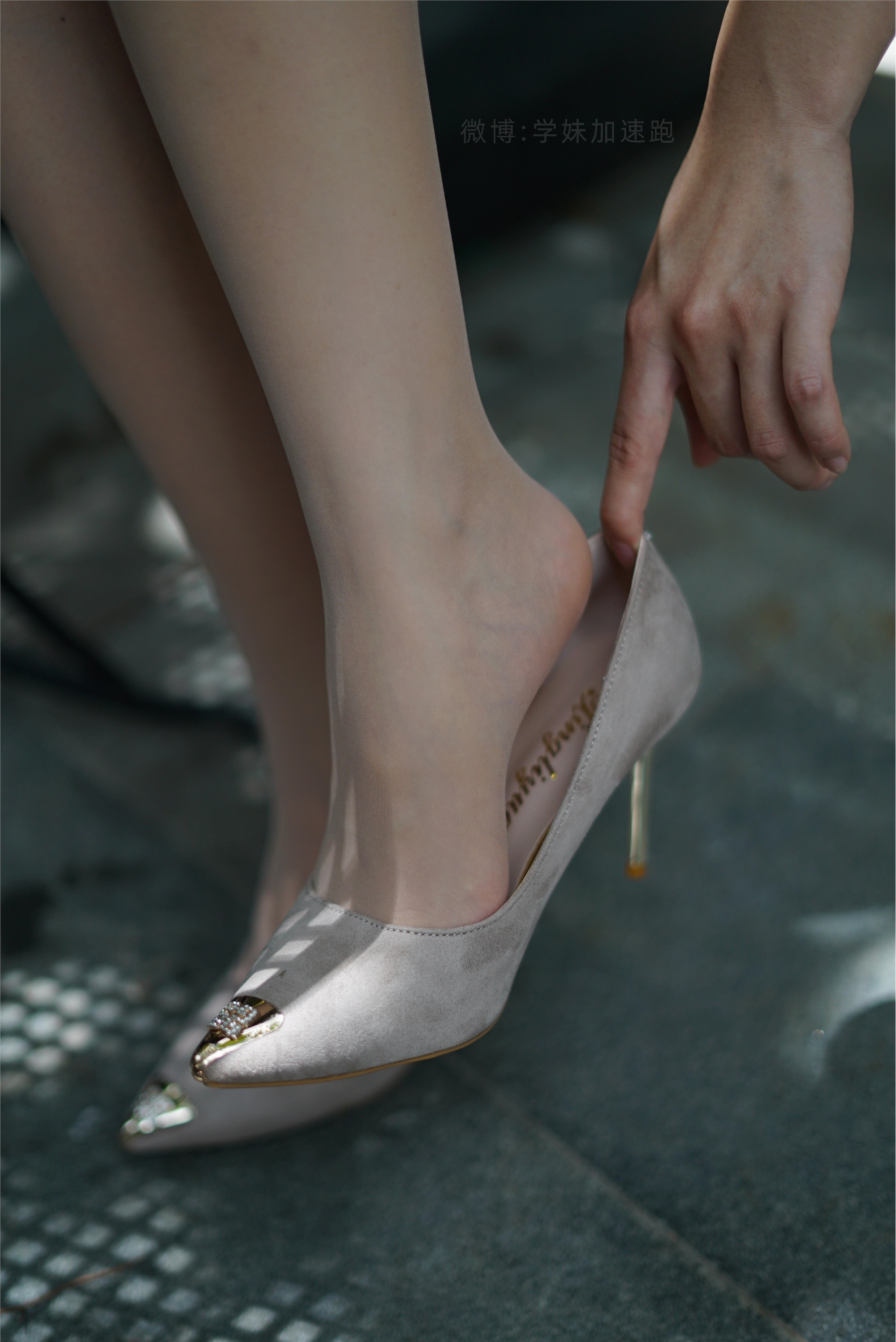 学妹加速跑 XM050《艳阳下的美-敏儿》